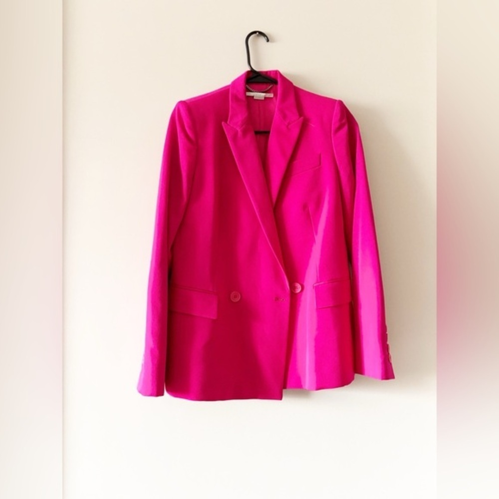 Stella Mccartney's hot dahlia pink blazer is elegant chic - Picture 1 of 7